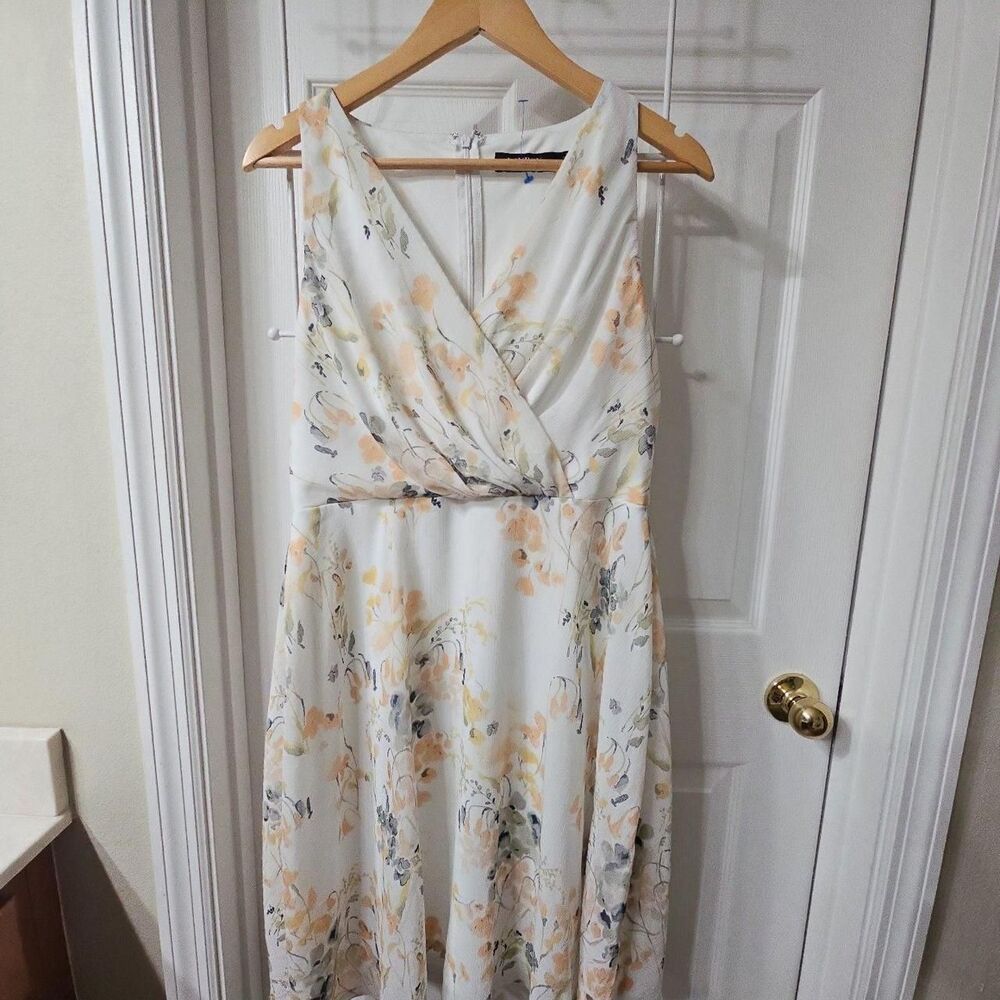 Lauren Ralph Lauren Floral Dress Size 8P White Orange Sleeveless V-Neck